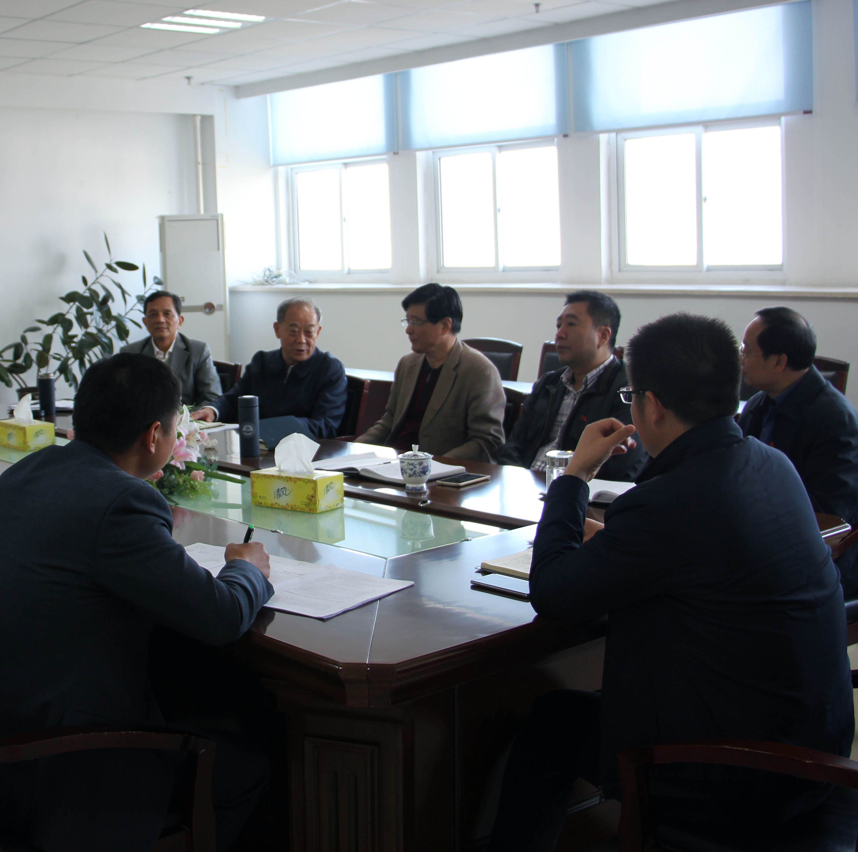 学院党委中心组召开党的十九大报告精神专题学习(扩大)会