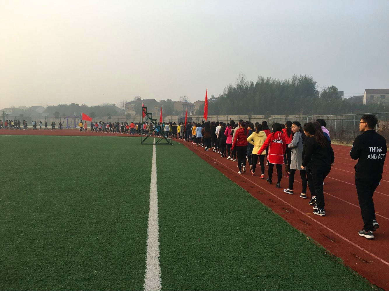 "走出网络 走向操场" 阳光晨跑